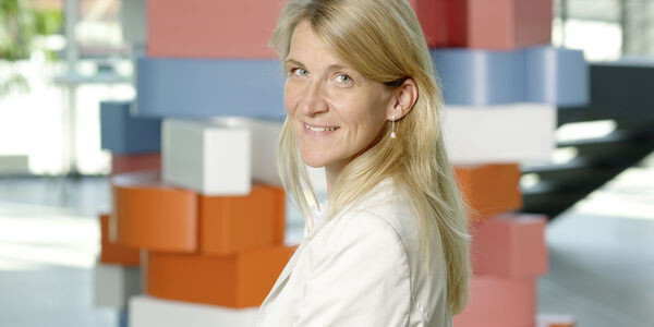 Prof. Dr. Julia Stingl, von Haus aus Fachärztin für Klinische Pharmakologie, ist heute zur Vizepräsidentin des Bundesinstituts für Arzneimittel und Medizinprodukte ernannt worden. Prof. Dr. Julia Stingl, von Haus aus Fachärztin für Klinische Pharmakologie, ist heute zur Vizepräsidentin des Bundesinstituts für Arzneimittel und Medizinprodukte ernannt worden.