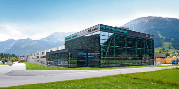 Am größten Produktionsstandort von DMG Mori in Pfronten wurde im vergangenen Juli die über 1000 m² große Montagehalle für XXL-Maschinen eröffnet. Am größten Produktionsstandort von DMG Mori in Pfronten wurde im vergangenen Juli die über 1000 m² große Montagehalle für XXL-Maschinen eröffnet.