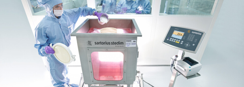 Alles im Beutel – Einwegbioreaktoren sind längst mehr als nur eine Laboranwendung. Die Fertigung, Lagerung und Sterilisisation der Single-Use-Komponenten stellt aber erhebliche Anforederungen an die Prozessanalytik. Häufig ist es nötig, das Sensorkonzept ganz neu zu denken. Alles im Beutel – Einwegbioreaktoren sind längst mehr als nur eine Laboranwendung. Die Fertigung, Lagerung und Sterilisisation der Single-Use-Komponenten stellt aber erhebliche Anforederungen an die Prozessanalytik. Häufig ist es nötig, das Sensorkonzept ganz neu zu denken.