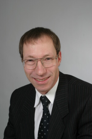Dr.-Ing. Konrad Wegener, professeur à l'EPFZ de Zürich (ETH), Institut pour les machines outils et la fabrication. Dr.-Ing. Konrad Wegener, professeur à l'EPFZ de Zürich (ETH), Institut pour les machines outils et la fabrication.