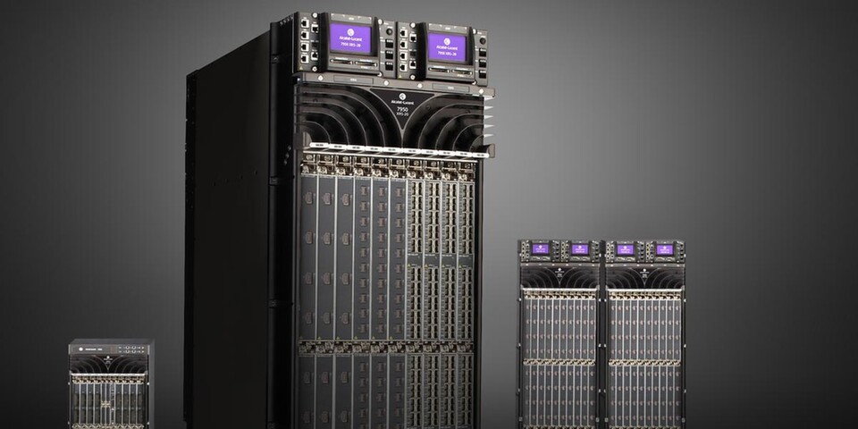 Die Installation des 7950 XRS-40 bei DE-CIX in Frankfurt ist die erste Implementierung dieses Routing-Systems von Alcatel-Lucent in Europa. Die Installation des 7950 XRS-40 bei DE-CIX in Frankfurt ist die erste Implementierung dieses Routing-Systems von Alcatel-Lucent in Europa.