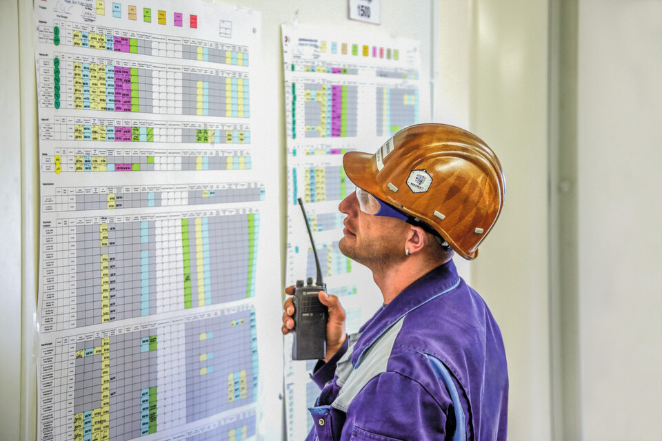 Die Bilfinger Spezialisten waren beim diesjährigen Großstillstand in der Total Raffinerie in Leuna als Unitkontraktor im Einsatz. Der Leistungsumfang reichte von der Planungs- bis zur Umsetzungsphase einschließlich Management-Aufgaben. Die Bilfinger Spezialisten waren beim diesjährigen Großstillstand in der Total Raffinerie in Leuna als Unitkontraktor im Einsatz. Der Leistungsumfang reichte von der Planungs- bis zur Umsetzungsphase einschließlich Management-Aufgaben.