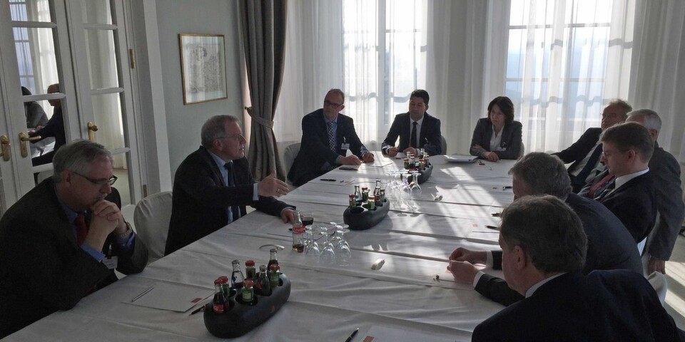 Bayerns Finanzstaatssekretär Johannes Hintersberger (Mitte links) nutzte den Summit, um die Ziele von Montgelas 3.0 zu präsentieren Bayerns Finanzstaatssekretär Johannes Hintersberger (Mitte links) nutzte den Summit, um die Ziele von Montgelas 3.0 zu präsentieren