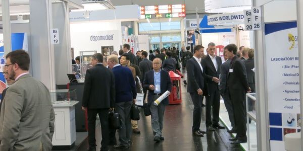 Schon früh am Morgen des ersten Messetages herrscht auf den Ständen und in den Fluren der Halle 8a großer Besucherandrang. Schon früh am Morgen des ersten Messetages herrscht auf den Ständen und in den Fluren der Halle 8a großer Besucherandrang.