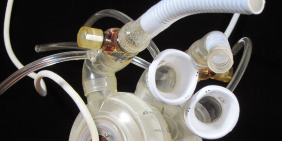 Das Entwicklungsteam der Universität konzentriert sich mit seiner Forschung auf das vollständig künstliche Herz und nutzt PTC Creo, um ein derartiges Organ mit hydrodynamischer, freischwebender Pumpe, die durch das Blut geschmiert wird (hydrodynamische Lagerung), zu entwickeln. Das Entwicklungsteam der Universität konzentriert sich mit seiner Forschung auf das vollständig künstliche Herz und nutzt PTC Creo, um ein derartiges Organ mit hydrodynamischer, freischwebender Pumpe, die durch das Blut geschmiert wird (hydrodynamische Lagerung), zu entwickeln.