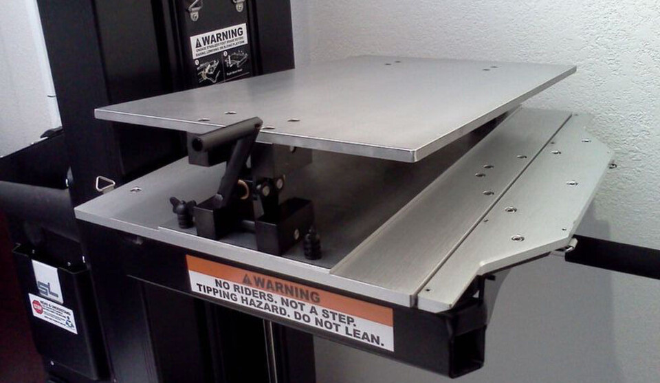 Mit dem Erweiterungsmodul Serverlift RS-500X lassen sich verschiedene Serverlift-Modelle mit einer neigbare Plattform nachrüsten. Mit dem Erweiterungsmodul Serverlift RS-500X lassen sich verschiedene Serverlift-Modelle mit einer neigbare Plattform nachrüsten.