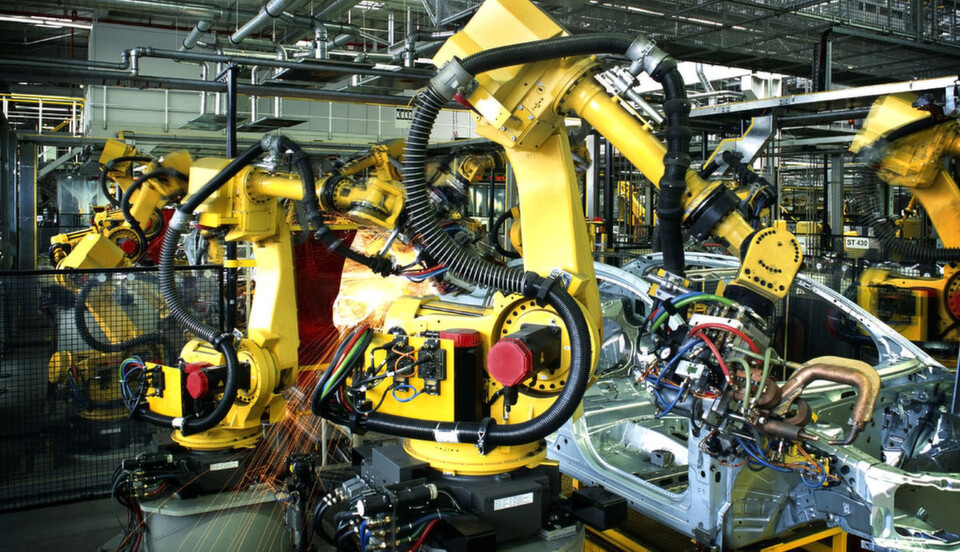 Wie am Fließband: Ein automatisierter Ansatz führt mit überschaubarem Aufwand zu einer unternehmensweit standardisierten und vereinfachten SAP-Landschaft. Wie am Fließband: Ein automatisierter Ansatz führt mit überschaubarem Aufwand zu einer unternehmensweit standardisierten und vereinfachten SAP-Landschaft.