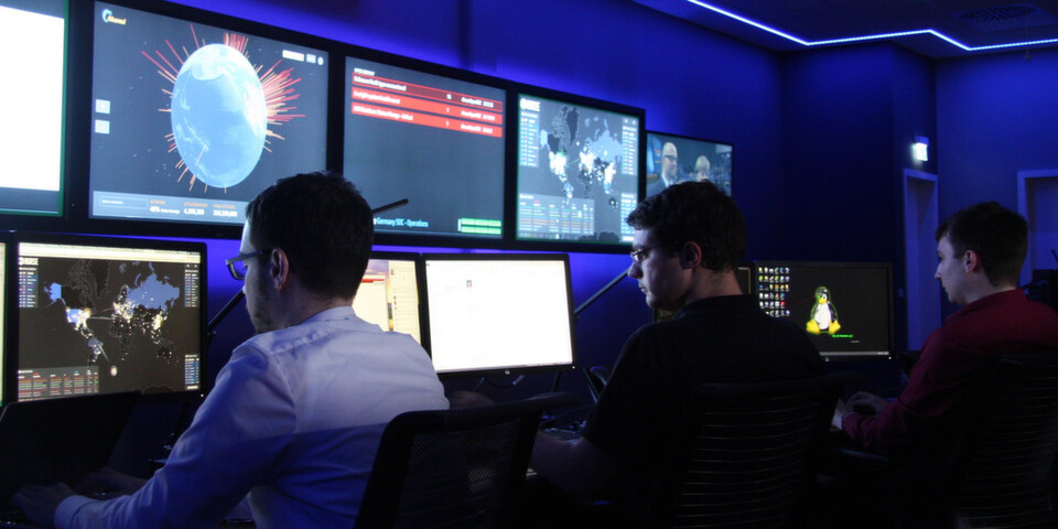 Zu den Angriffsmethoden, die das Böblinger SOC abwehren kann, gehören laut HP-Sicherheitsexperte Andreas Wuchner auch Distributed Denial of Service (DDoS) Attacken. Zu den Angriffsmethoden, die das Böblinger SOC abwehren kann, gehören laut HP-Sicherheitsexperte Andreas Wuchner auch Distributed Denial of Service (DDoS) Attacken.