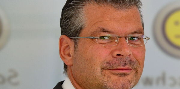 „Unser Geschäftsmodell beinhaltet die Vorfinanzierung von Technologie, sodass wir an jeder späteren Patientenversorgung 50 Prozent Erlösanteil realisieren können“, Dr. Achim Hein, Geschäftsführer Evocare Telemedizin. „Unser Geschäftsmodell beinhaltet die Vorfinanzierung von Technologie, sodass wir an jeder späteren Patientenversorgung 50 Prozent Erlösanteil realisieren können“, Dr. Achim Hein, Geschäftsführer Evocare Telemedizin.