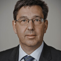 Robert Beck gehört zum „Urgestein“ des Managements von Ingram Micro. Seit Juli 2013 bekleidete er die Position des Geschäftsführers Volume Distribution in der DACH-Region und hat die Gesamtleitung des Vertriebs inne. Zuvor war Beck viele Jahre Geschäftsführer Produktmanagement. Robert Beck gehört zum „Urgestein“ des Managements von Ingram Micro. Seit Juli 2013 bekleidete er die Position des Geschäftsführers Volume Distribution in der DACH-Region und hat die Gesamtleitung des Vertriebs inne. Zuvor war Beck viele Jahre Geschäftsführer Produktmanagement.