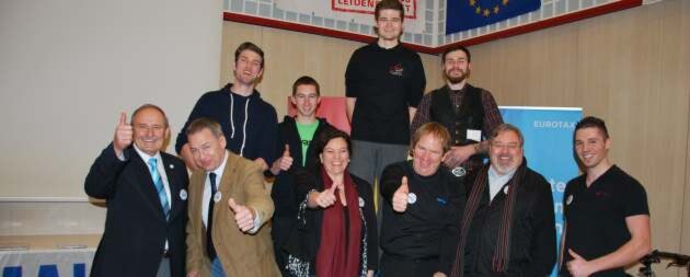 Die deutsche Delegation auf dem Europacup der Zweiradtechniker 2015 in Wien, zweiter in der Landeswertung, gratuliert dem Schweizer Team zum Ländersieg. Die deutsche Delegation auf dem Europacup der Zweiradtechniker 2015 in Wien, zweiter in der Landeswertung, gratuliert dem Schweizer Team zum Ländersieg.