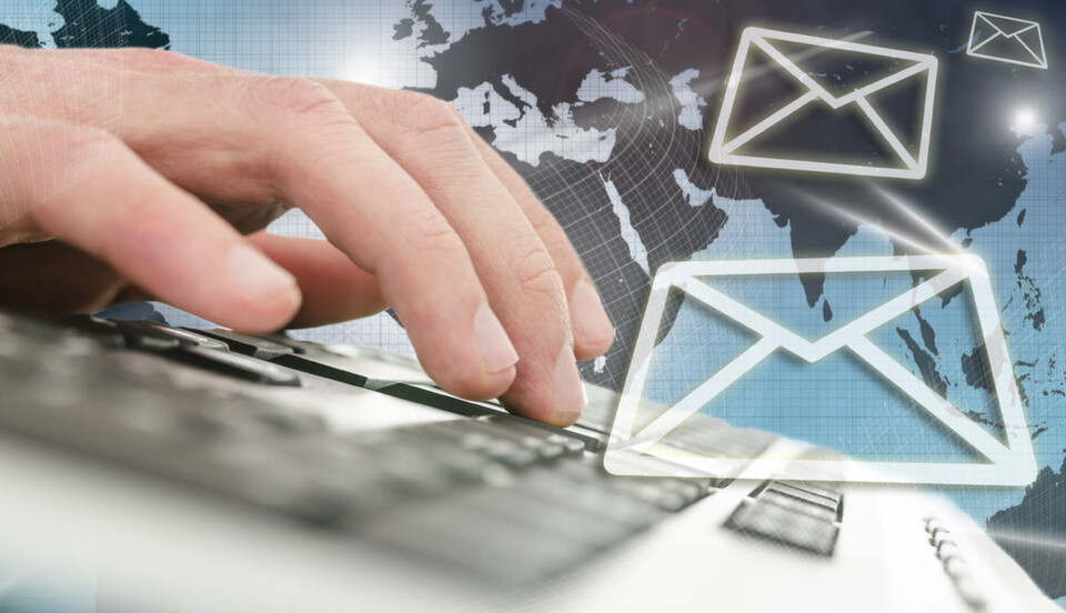 Crisp: "Schon häufig für tot erklärt ist die e-Mail immer noch das zentrale Medium der Kommunikation und des Projekt-Managements in Unternehmen." Crisp: "Schon häufig für tot erklärt ist die e-Mail immer noch das zentrale Medium der Kommunikation und des Projekt-Managements in Unternehmen."