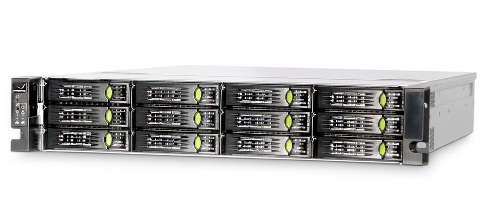 Der erste Storage-Server S1212M von Grafenthal misst zwei Höheneinheiten und läuft mit Software von Microsoft sowie Open-E. Der erste Storage-Server S1212M von Grafenthal misst zwei Höheneinheiten und läuft mit Software von Microsoft sowie Open-E.