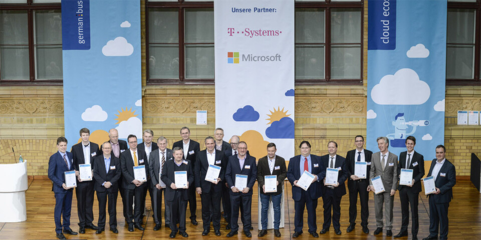 Auf dem Winter Summit des Cloud Ecosystem in Berlin trafen sich über 200 Vertreter aus der Cloud-Industrie. Im Rahmen der Veranstaltung wurden auch wieder die begehrten Gütesiegel "Trust in Cloud" und "German Cloud" verliehen. Auf dem Winter Summit des Cloud Ecosystem in Berlin trafen sich über 200 Vertreter aus der Cloud-Industrie. Im Rahmen der Veranstaltung wurden auch wieder die begehrten Gütesiegel "Trust in Cloud" und "German Cloud" verliehen.