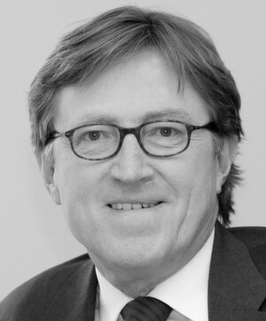 Energie-Experte Staffan Reveman hält den Vortrag „Energiewende, EU Energie-Effizienzrichtlinie, explodierende Stromkosten und Kraftwerkabschaltung - Konsequenzen für die RZ-Betrieb" Energie-Experte Staffan Reveman hält den Vortrag „Energiewende, EU Energie-Effizienzrichtlinie, explodierende Stromkosten und Kraftwerkabschaltung - Konsequenzen für die RZ-Betrieb"