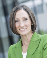 Susan J. Volkmann, Cloud Computing Leader Deutschland, Österreich, Schweiz (DACH), IBM Deutschland Susan J. Volkmann, Cloud Computing Leader Deutschland, Österreich, Schweiz (DACH), IBM Deutschland
