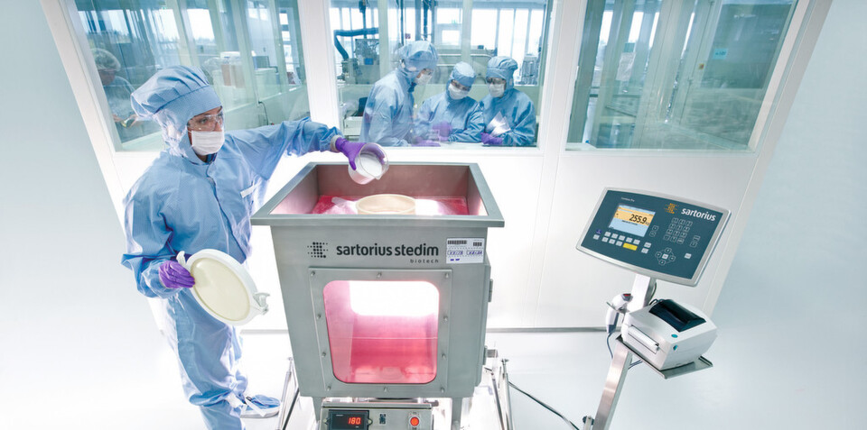 Everything in the bag – single-use bioreactors are no longer confined to the lab environment. However, production, storage and sterilization of single-use components still pose a considerable challenge for process analytical technology. A new approach is often needed for sensor design. Everything in the bag – single-use bioreactors are no longer confined to the lab environment. However, production, storage and sterilization of single-use components still pose a considerable challenge for process analytical technology. A new approach is often needed for sensor design.
