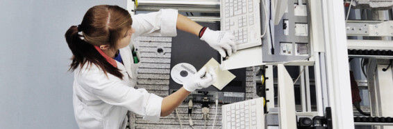 Das Fujitsu Product Compliance Center bietet Herstellern und Zulieferern das Komplettpaket von Messungen, Beratung und Mitarbeiterschulungen in allen Bereichen des RoHS-Konformitätsnachweises. Das Fujitsu Product Compliance Center bietet Herstellern und Zulieferern das Komplettpaket von Messungen, Beratung und Mitarbeiterschulungen in allen Bereichen des RoHS-Konformitätsnachweises.