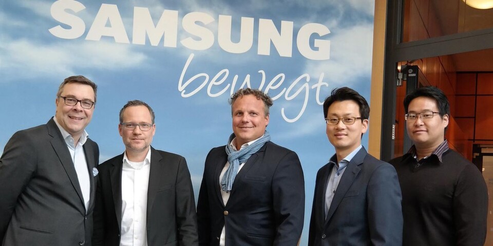 Freuen sich über die Kooperation (von links): Stefan Liss (Samsung SDS), Michael Reibold (Cosynus), Axel Kees (Cosynus), Tae-Wong Song (Samsung SDS) und Steve Kim (Samsung Intl.). Freuen sich über die Kooperation (von links): Stefan Liss (Samsung SDS), Michael Reibold (Cosynus), Axel Kees (Cosynus), Tae-Wong Song (Samsung SDS) und Steve Kim (Samsung Intl.).