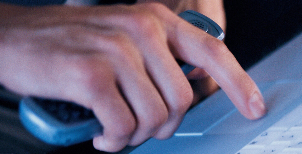 Um ihre Opfer zu unvorsichtigen Aktionen zu ermuntern, schrecken Angreifer noch nicht einmal vor Telefongesprächen zurück. Um ihre Opfer zu unvorsichtigen Aktionen zu ermuntern, schrecken Angreifer noch nicht einmal vor Telefongesprächen zurück.