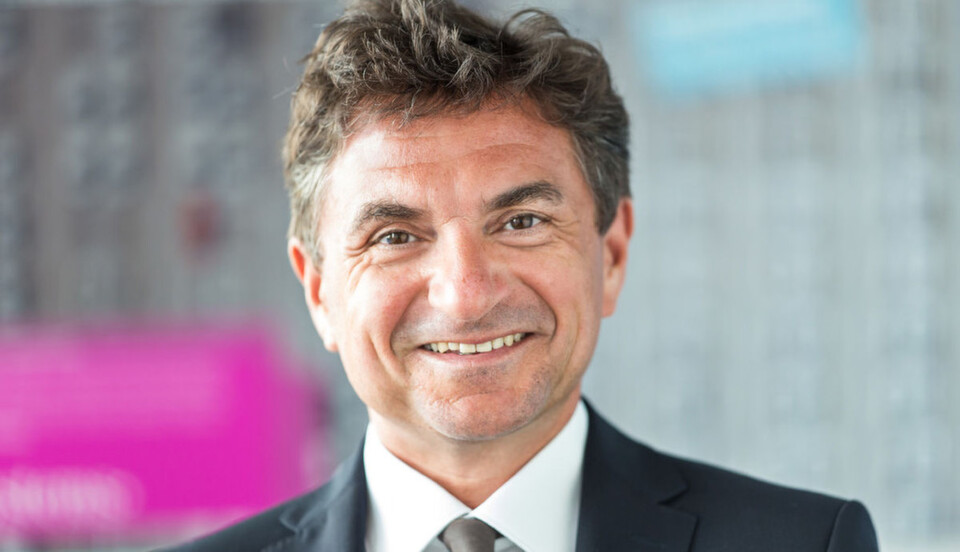 Dr. Ferri Abolhassan ist Geschäftsführer der T-Systems International GmbH und verantwortlich für die IT-Division. Der promovierte Informatiker ist Autor und Herausgeber zahlreicher Bücher und Publikationen. Dr. Ferri Abolhassan ist Geschäftsführer der T-Systems International GmbH und verantwortlich für die IT-Division. Der promovierte Informatiker ist Autor und Herausgeber zahlreicher Bücher und Publikationen.