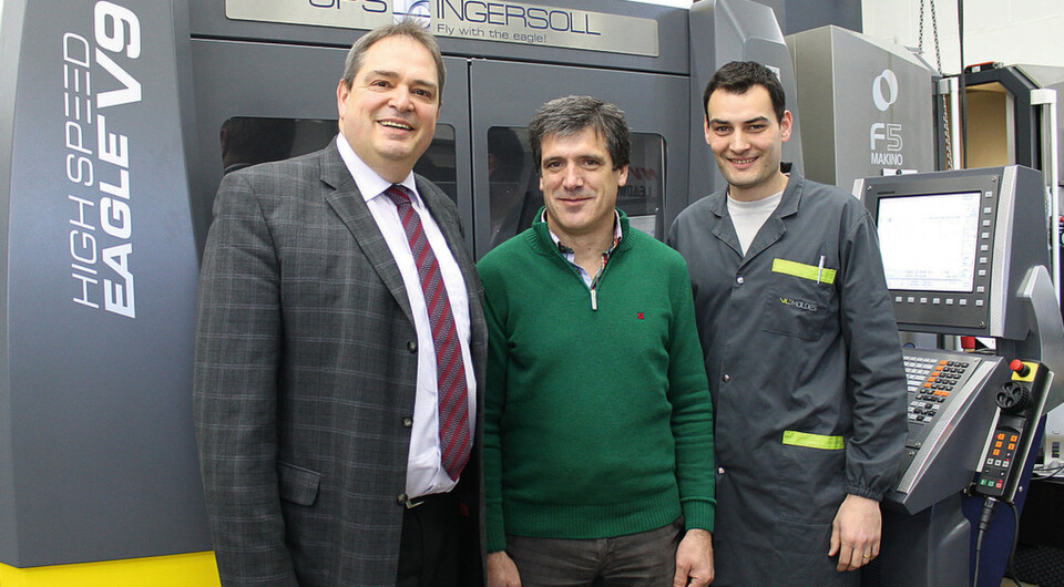 OPS Ingersoll’s Sales/Marketing Manager Matthias Schmidt (left), together with Vitor Cardoso and his machine operator at Marinha Grande-based VL Moldes. OPS Ingersoll’s Sales/Marketing Manager Matthias Schmidt (left), together with Vitor Cardoso and his machine operator at Marinha Grande-based VL Moldes.