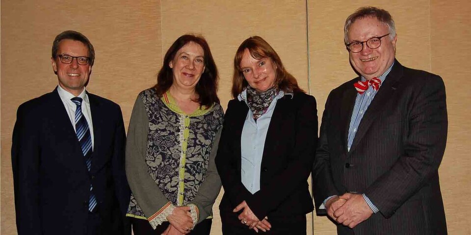 Dr. Matthias Fonger, Hauptgeschäftsführer der Handelskammer Bremen, Finanzsenatorin Karoline Linnert, Martina Jungclaus, Hauptgeschäftsführerin der Handwerkskammer Bremen und Finanzstaatsrat Henning Lühr (v. l.) stellen das gemeinsame Projekt eRechnung vor Dr. Matthias Fonger, Hauptgeschäftsführer der Handelskammer Bremen, Finanzsenatorin Karoline Linnert, Martina Jungclaus, Hauptgeschäftsführerin der Handwerkskammer Bremen und Finanzstaatsrat Henning Lühr (v. l.) stellen das gemeinsame Projekt eRechnung vor