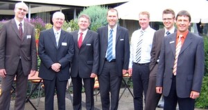 Sieben Referenten, zwei Tage, ein Thema: Der Day of Automation diskutierte am 19. und 20. September 2007 über die Zukunft der Automation: ( v.l.n.r.) Robert Wilmes, Phoenix Contact, Dr. Peter Wratil, Innotec, Dr. Dieter Scheifele, ISG, Andreas Orzelski, KW-Software, Martin Grosser, Lenze Drive Systems, Thomas Hilkemeier, KW-Software, und Peter Fuchs, KW-Software.