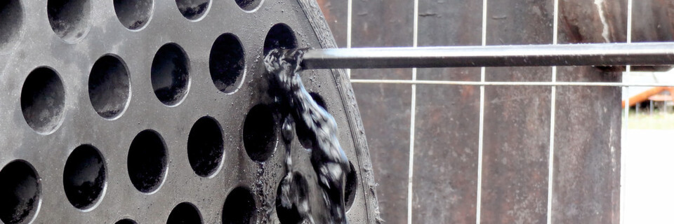 Beim Reinigungsverfahren kann auf chemische Vorbereitung verzichtet werden und Emissionen sowie Energiekosten werden reduziert. Beim Reinigungsverfahren kann auf chemische Vorbereitung verzichtet werden und Emissionen sowie Energiekosten werden reduziert.