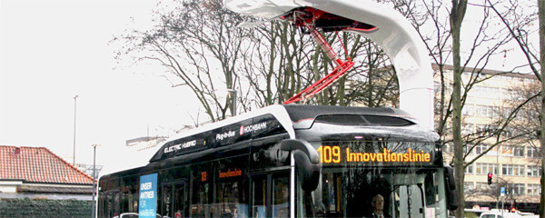 Millionen Menschen fahren täglich in Deutschland mit dem Linienbus – der künftig alternativ angetrieben die CO2-Emissionen verringern soll. Millionen Menschen fahren täglich in Deutschland mit dem Linienbus – der künftig alternativ angetrieben die CO2-Emissionen verringern soll.