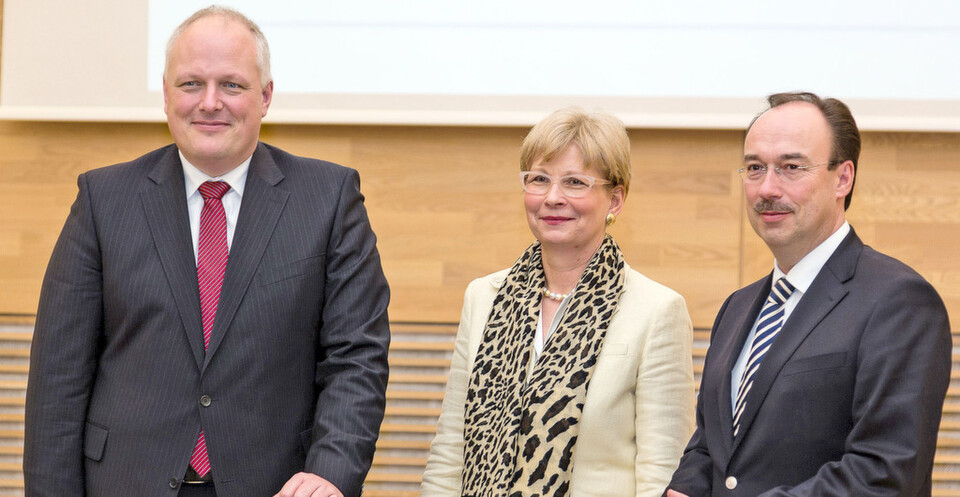 Ulrich Kelber, MdB, Cornelia Rudloff-Schäffer, Präsidentin des DPMA und Heiko Meyer, Vorsitzender der HP-Geschäftsführung (v. l.) Ulrich Kelber, MdB, Cornelia Rudloff-Schäffer, Präsidentin des DPMA und Heiko Meyer, Vorsitzender der HP-Geschäftsführung (v. l.)