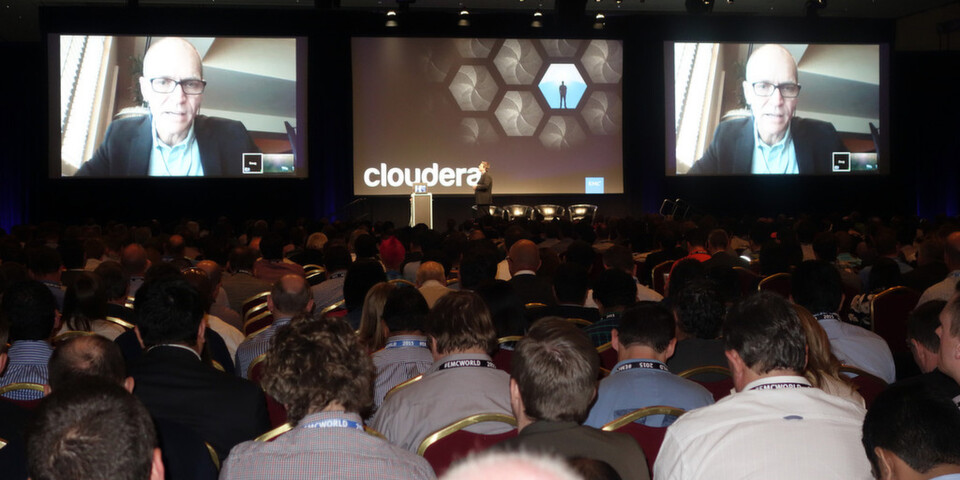 Aus dem Silicon Valley zugeschaltet: Doug Cutting, Chief Architect von Cloudera, erläutert zahlreichen Besuchern der EMC World 2015 in Las Vegas seine Sicht von Big Data. Aus dem Silicon Valley zugeschaltet: Doug Cutting, Chief Architect von Cloudera, erläutert zahlreichen Besuchern der EMC World 2015 in Las Vegas seine Sicht von Big Data.