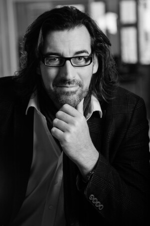 Als einer der ersten NPS-Experten in Deutschland ist Philipp Moder Autor und Referent vieler Artikel und Studien zu den Themen Neukundengewinnung, Kundenbindung und Kundenbefragung auf Basis des NPS®. Als einer der ersten NPS-Experten in Deutschland ist Philipp Moder Autor und Referent vieler Artikel und Studien zu den Themen Neukundengewinnung, Kundenbindung und Kundenbefragung auf Basis des NPS®.