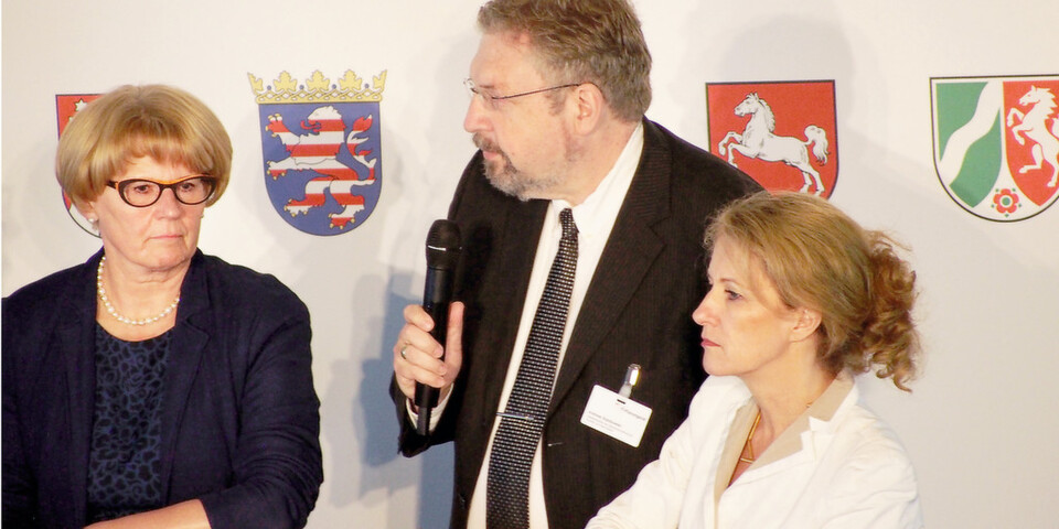 Andreas Statzkowski diskutiert mit Cornelia Rogall-Grothe und Heike Raab die Aufgaben des IT-Planungsrats Andreas Statzkowski diskutiert mit Cornelia Rogall-Grothe und Heike Raab die Aufgaben des IT-Planungsrats