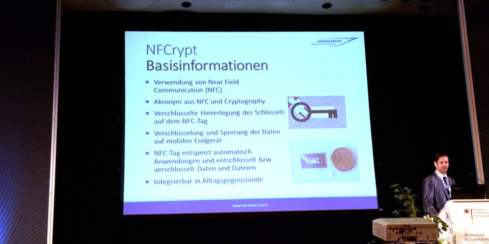Auf dem 14. Deutschen IT-Sicherheitskongress stellte Sebastian Hönig von Hewlett-Packard Deutschland das Projekt NFCrypt vor. Auf dem 14. Deutschen IT-Sicherheitskongress stellte Sebastian Hönig von Hewlett-Packard Deutschland das Projekt NFCrypt vor.