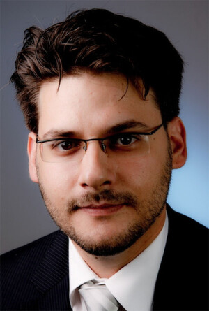 Tom Schmidt, Senior Consultant und Leiter Competence Center im Umfeld Data Center Automation und Cloud Lifecycle Management bei der Materna GmbH, ist der Autor dieses Artikels. Tom Schmidt, Senior Consultant und Leiter Competence Center im Umfeld Data Center Automation und Cloud Lifecycle Management bei der Materna GmbH, ist der Autor dieses Artikels.