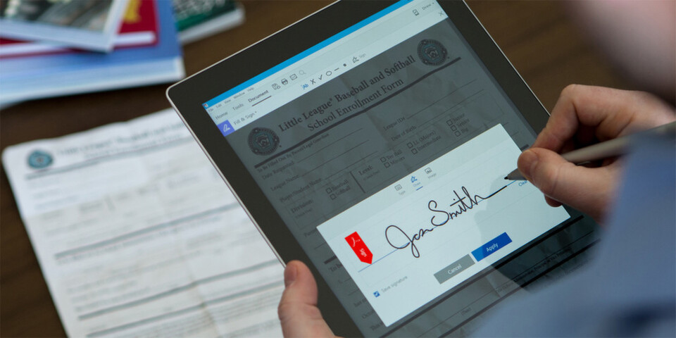 Mit der Adobe Document Cloud lassen sich Dokumente, erstellen, überprüfen, genehmigen, unterschreiben und zurückverfolgen - all das nicht nur am Desktop, sondern auch mobil und geräteübergreifend. Mit der Adobe Document Cloud lassen sich Dokumente, erstellen, überprüfen, genehmigen, unterschreiben und zurückverfolgen - all das nicht nur am Desktop, sondern auch mobil und geräteübergreifend.