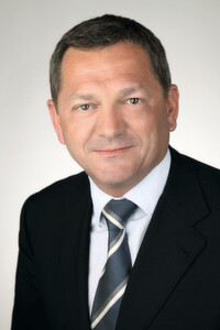 Der Autor: Wolfgang Kobek ist als Geschäftsführer für Qliktech in Deutschland, Österreich und der Schweiz verantwortlich Der Autor: Wolfgang Kobek ist als Geschäftsführer für Qliktech in Deutschland, Österreich und der Schweiz verantwortlich