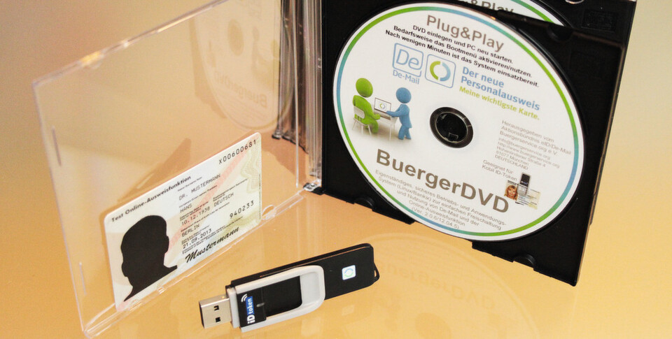 Das Bürgerterminal kommt auf einer DVD für den Einsatz auf dem heimischen PC oder als professionelle Hardware-Konstruktion für die Verwendung in Betrieben, Behörden, Schulen oder Einkaufszentren zur Anwendung Das Bürgerterminal kommt auf einer DVD für den Einsatz auf dem heimischen PC oder als professionelle Hardware-Konstruktion für die Verwendung in Betrieben, Behörden, Schulen oder Einkaufszentren zur Anwendung