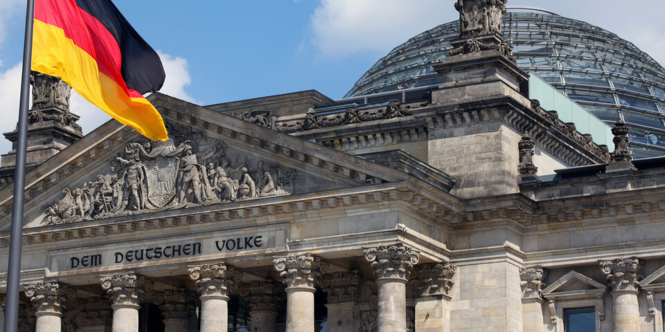 Mit Inkrafttreten des IT-Sicherheitsgesetz gelten für die Betreiber von Kritischen Infrastrukturen (KRITIS) neue Pflichten zur Meldung erheblicher IT-Sicherheitsvorfälle und auch die Pflicht für die Erarbeitung und Umsetzung von IT-Mindeststandards in ihrem Bereich. Mit Inkrafttreten des IT-Sicherheitsgesetz gelten für die Betreiber von Kritischen Infrastrukturen (KRITIS) neue Pflichten zur Meldung erheblicher IT-Sicherheitsvorfälle und auch die Pflicht für die Erarbeitung und Umsetzung von IT-Mindeststandards in ihrem Bereich.