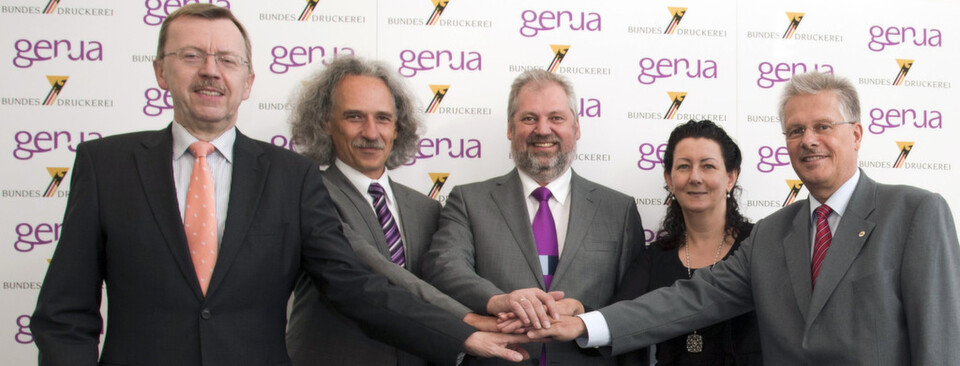 Schulterschluss zwischen der Bundesdruckerei und genua: Heinz-Otto Meyn (Bereichsleiter Corporate Strategy & Planning, Bundesdruckerei), die Firmengründer von genua Bernhard Schneck, Dr. Magnus Harlander und Dr. Michaela Harlander sowie der Vorsitzende der Geschäftsführung der Bundesdruckerei Ulrich Hamann (v. l. n. r.) beschließen die künftige Zusammenarbeit. Schulterschluss zwischen der Bundesdruckerei und genua: Heinz-Otto Meyn (Bereichsleiter Corporate Strategy & Planning, Bundesdruckerei), die Firmengründer von genua Bernhard Schneck, Dr. Magnus Harlander und Dr. Michaela Harlander sowie der Vorsitzende der Geschäftsführung der Bundesdruckerei Ulrich Hamann (v. l. n. r.) beschließen die künftige Zusammenarbeit.