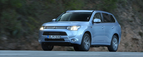 Mitsubishi will mit dem Outlander Plug-in-Hybrid einen sparsamen Teilzeit-Elektro-SUV bieten. Mitsubishi will mit dem Outlander Plug-in-Hybrid einen sparsamen Teilzeit-Elektro-SUV bieten.