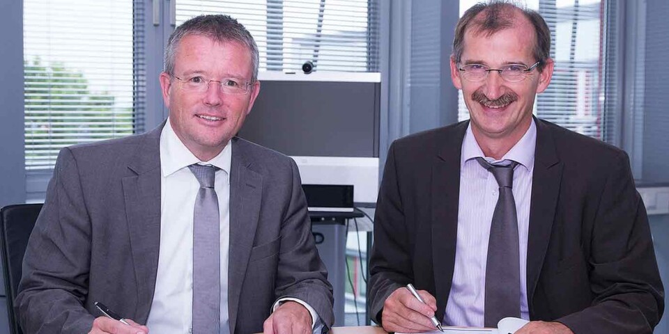 Vertragsunterzeichnung für die neue IT-Lösung Governikus LZA mit Governikus-Geschäftsführer Dr. Stephan Klein (l.) und dem Dataport-Vorstandsvorsitzenden Dr. Johann Bizer Vertragsunterzeichnung für die neue IT-Lösung Governikus LZA mit Governikus-Geschäftsführer Dr. Stephan Klein (l.) und dem Dataport-Vorstandsvorsitzenden Dr. Johann Bizer