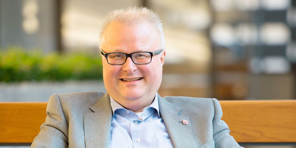Landes-CIO, Finanzminister Dr. Thomas Schäfer, sieht in eGovernment ein wichtiges Mittel zur Haushaltskonsolidierung Landes-CIO, Finanzminister Dr. Thomas Schäfer, sieht in eGovernment ein wichtiges Mittel zur Haushaltskonsolidierung