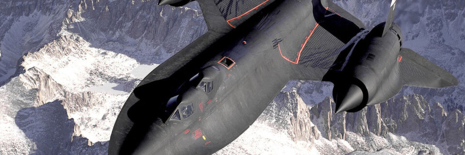 Fujitsu hat sich bei der Entwicklung des Stealth Datacenter von Tarnkappenflugzeugen wie dem Bomber SR-71 inspirieren lassen; im Vergleich zu einem B-52-Flieger ist der SR-71 auf dem Radar unsichtbar. Fujitsu hat sich bei der Entwicklung des Stealth Datacenter von Tarnkappenflugzeugen wie dem Bomber SR-71 inspirieren lassen; im Vergleich zu einem B-52-Flieger ist der SR-71 auf dem Radar unsichtbar.
