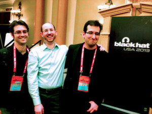 Die IT-Sicherheitsexperten Neal Harris, Yoel Gluck und Angelo Prado konnten nachweisen, dass sich SSL/TLS-verschlüsselte Verbindungen in Echtzeit entführen lassen. Die IT-Sicherheitsexperten Neal Harris, Yoel Gluck und Angelo Prado konnten nachweisen, dass sich SSL/TLS-verschlüsselte Verbindungen in Echtzeit entführen lassen.