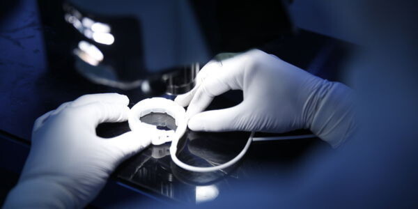 Freudenberg Medical verstärkt seine Position bei Beschichtungen, die vor allem bei Implantaten zum Einsatz kommen. Freudenberg Medical verstärkt seine Position bei Beschichtungen, die vor allem bei Implantaten zum Einsatz kommen.