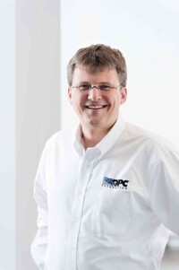 Stefan Hoppe, Vice President der OPC Foundation: „Heute wollen viele Organisationen selbstverständlich ihre eigenen Datenmodelle weiterhin verwenden – aber als sicheren Transportkanal eben OPC UA nutzen.“ Stefan Hoppe, Vice President der OPC Foundation: „Heute wollen viele Organisationen selbstverständlich ihre eigenen Datenmodelle weiterhin verwenden – aber als sicheren Transportkanal eben OPC UA nutzen.“