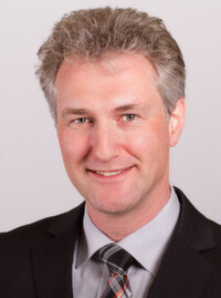 „SAP wertet die eigene Plattform auf, da sie mit den genannten sowie weiteren Playern in Wettbewerb im PaaS-Markt steht“, meint Frank Niemann, Analyst bei PAC in München. „SAP wertet die eigene Plattform auf, da sie mit den genannten sowie weiteren Playern in Wettbewerb im PaaS-Markt steht“, meint Frank Niemann, Analyst bei PAC in München.