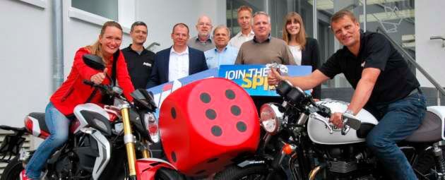 Die Würfel sind gefallen: Die Jury des Awards „Motorradhändler des Jahres“ hat die Top Ten-Betriebe des Jahrgangs 2015 ausgesucht. Jetzt geht es vom 30. September bis 8. Oktober auf Rundreise. Die Würfel sind gefallen: Die Jury des Awards „Motorradhändler des Jahres“ hat die Top Ten-Betriebe des Jahrgangs 2015 ausgesucht. Jetzt geht es vom 30. September bis 8. Oktober auf Rundreise.